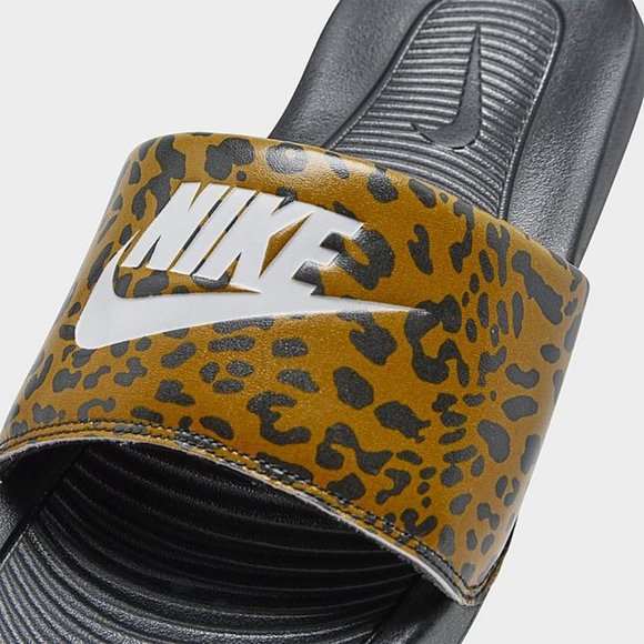 New Nike Women's Slides Sz 8 Sandals Animal Print Large Nike Logo Swoosh Shoes - Picture 2 of 6